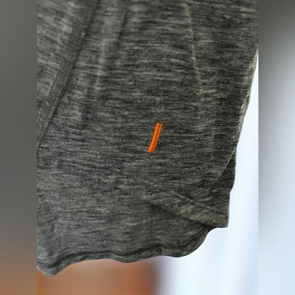 Lucy Tech Gray long sleeve shirt Size XS - Picture 10 of 13